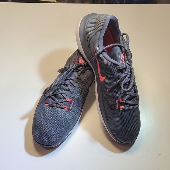 NIKE TRAINING FLEX SUPREME WOMEN"S SNEAKER - Picture 11 of 12